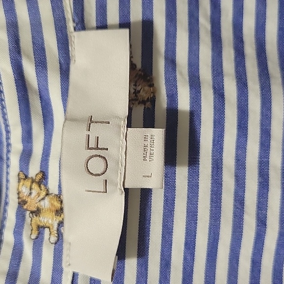 🐕  Loft blue and white stripe oxford-type shirt with embroidered dogs. - Picture 3 of 5